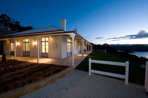Villa Talia Tasmania - Hotel Gold Coast 2