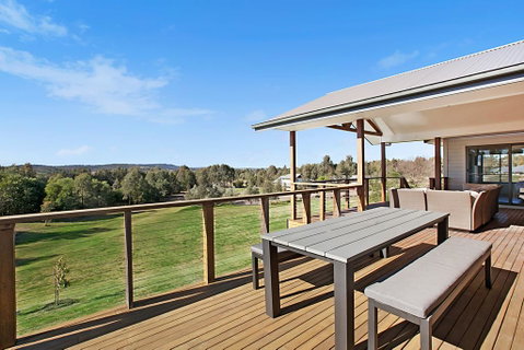 Vineyard Views - Hotel Gold Coast 2