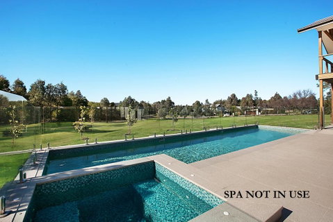 Vineyard Views - Hotel Gold Coast 3
