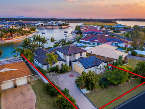 Vista Del Mare - 81 Witonga Drive Yamba Family Home On Water. - Hotel Gold Coast 2