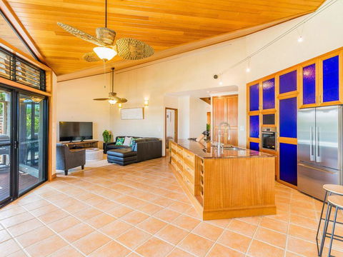 Vista Del Mare - 81 Witonga Drive Yamba Family Home On Water. - Hotel Gold Coast 3