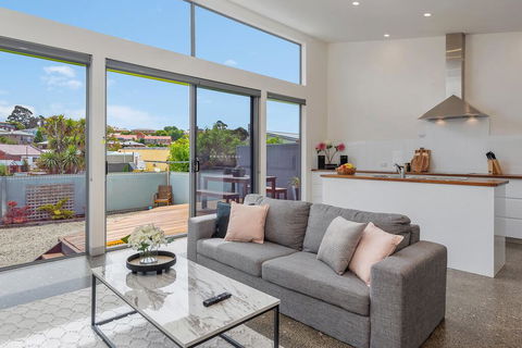 Walk To Salamanca, Queens Cottage LUX 3bdm Queens Cottage - Hotel Gold Coast 0