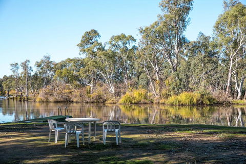 Water's Edge Bundalong - Hotel Gold Coast 2