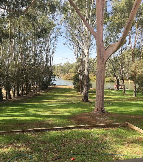 Water's Edge Bundalong - Hotel Gold Coast 3