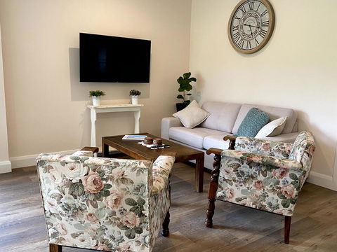 Waterfall Unit Farm Stay - Hotel Gold Coast 3