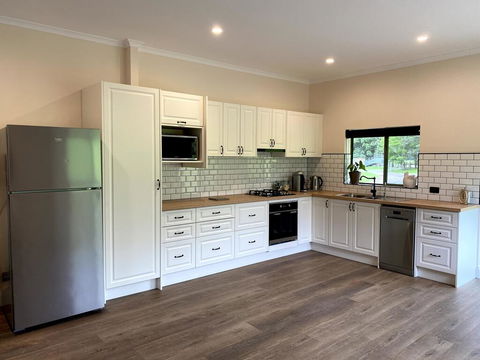 Waterfall Unit Farm Stay - Hotel Gold Coast 2