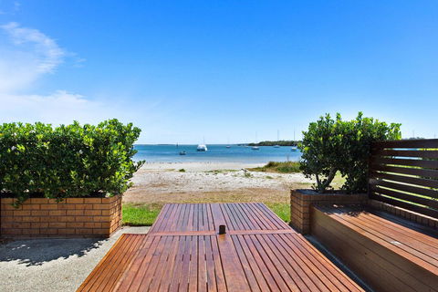 Waterfront At Sunset Boulevard, 26 Sunset Boulevard - Hotel Gold Coast 0