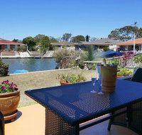 Waterfront Haven with jetty mooring and WiFI - Hotel Gold Coast