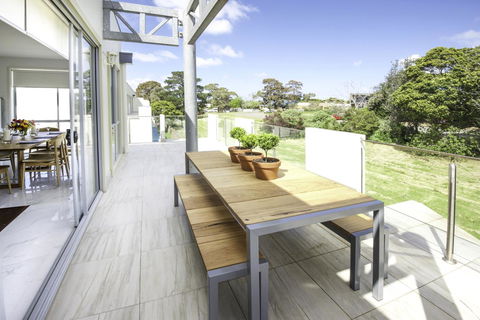 Phillip Island Towers - Hotel Gold Coast 3