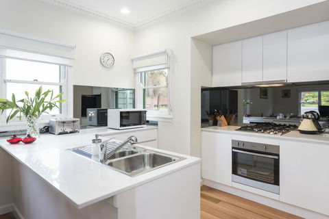 Hillside House - Hotel Gold Coast 2