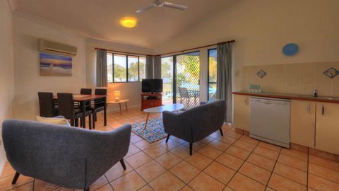 Dolphin Waters - Hotel Gold Coast 1