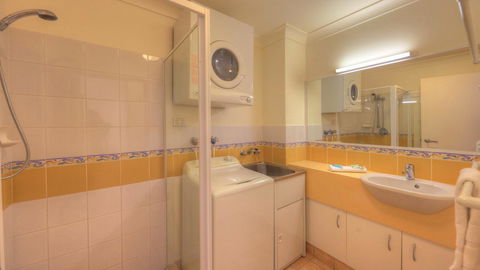 Dolphin Waters - Hotel Gold Coast 10