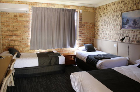 Clermont Country Motor Inn - Hotel Gold Coast 7