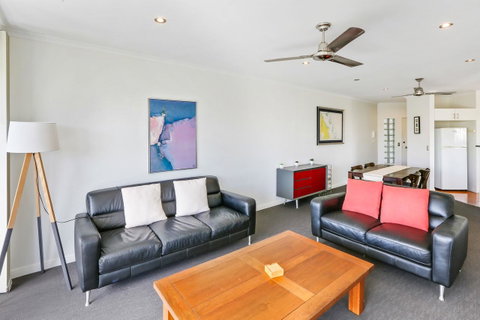 On The Beach Apartments - Hotel Gold Coast 5