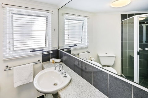 On The Beach Apartments - Hotel Gold Coast 3