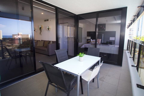 Circle Luxury Holidays - Hotel Gold Coast 3