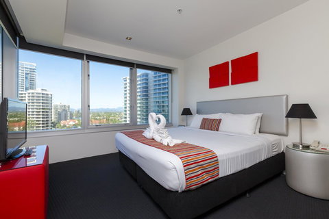 Q1 Resort & Spa - Official - Hotel Gold Coast 9