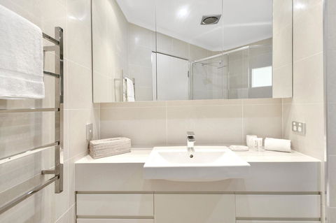 Allambi - Hotel Gold Coast 8