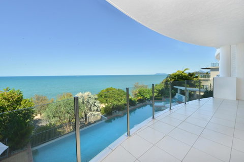 Bellevue At Trinity Beach - Hotel Gold Coast 7