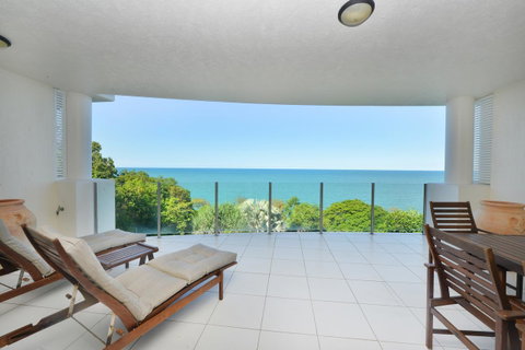 Bellevue At Trinity Beach - Hotel Gold Coast 8