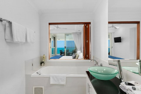Bellevue At Trinity Beach - Hotel Gold Coast 3
