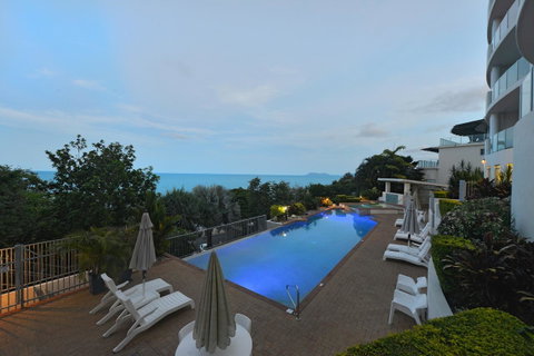 Bellevue At Trinity Beach - Hotel Gold Coast 9
