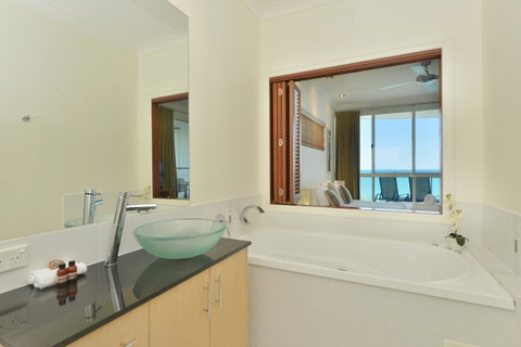Bellevue At Trinity Beach - Hotel Gold Coast 5