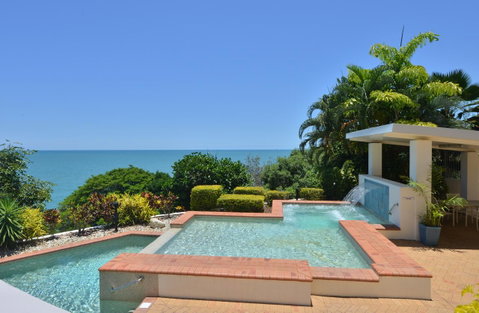 Bellevue At Trinity Beach - Hotel Gold Coast 4