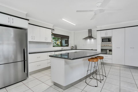 Roydon Beachfront Apartments - Hotel Gold Coast 25