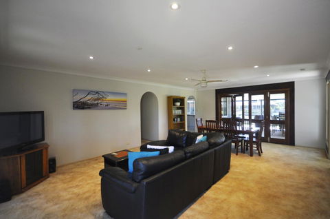 Bribie Island Canal Holiday Destination! - Hotel Gold Coast 3