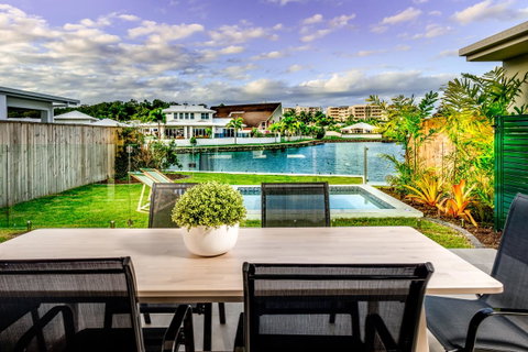 Blue Lagoon Villa A - Hotel Gold Coast 0