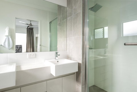 Blue Lagoon Villa A - Hotel Gold Coast 4