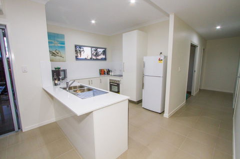 Agnes Sails - Hotel Gold Coast 3