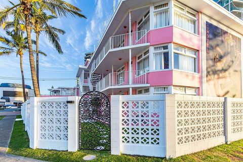 The Pink Hotel Coolangatta - Hotel Gold Coast 1