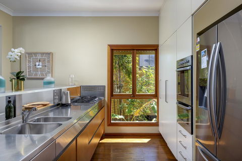 Noosa Beachhouse - Hotel Gold Coast 2