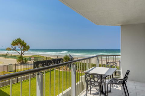 Golden Sands On The Beach - Absolute Beachfront Apartments - Hotel Gold Coast 1