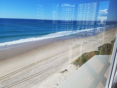 Golden Sands On The Beach - Absolute Beachfront Apartments - Hotel Gold Coast 21