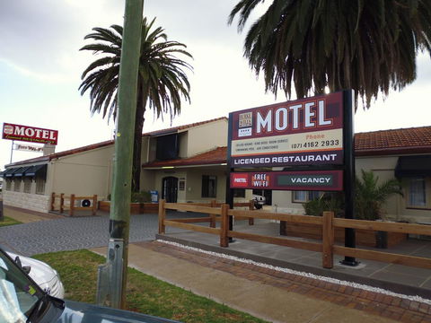 Burke & Wills Motor Inn - Hotel Gold Coast 3