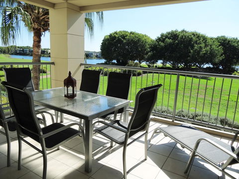 Waterfront Resort Villa With Buggy - Hotel Gold Coast 1
