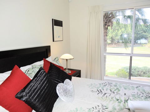 Waterfront Resort Villa With Buggy - Hotel Gold Coast 11