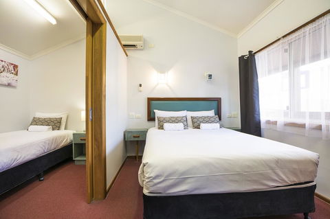 Downs Motel - Hotel Gold Coast 9
