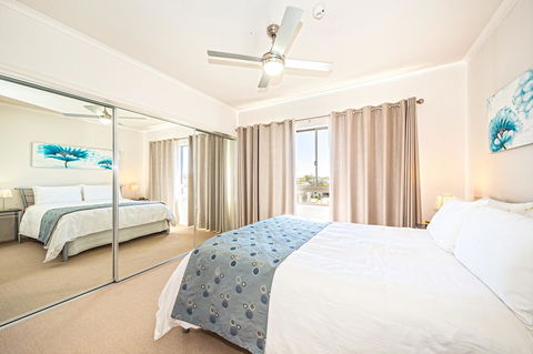 On The Bay Apartments - Hotel Gold Coast 2