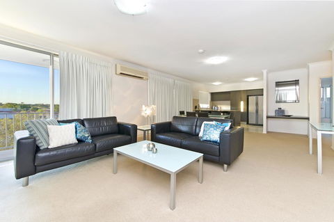 On The Bay Apartments - Hotel Gold Coast 15