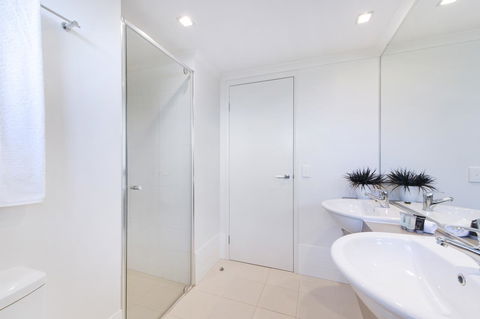 On The Bay Apartments - Hotel Gold Coast 24