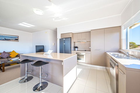 On The Bay Apartments - Hotel Gold Coast 4