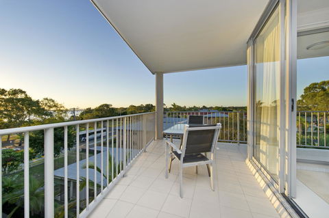 On The Bay Apartments - Hotel Gold Coast 13
