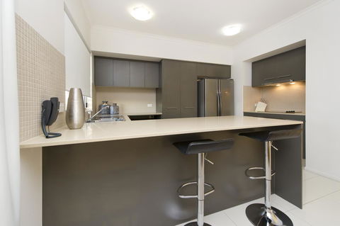 On The Bay Apartments - Hotel Gold Coast 1