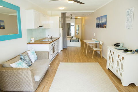 Amaroo At Trinity - Hotel Gold Coast 23