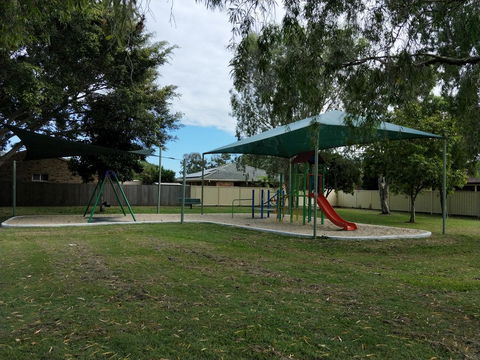 Waterfront Theme Park Getaway - Hotel Gold Coast 27