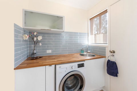 Waterfront Theme Park Getaway - Hotel Gold Coast 12